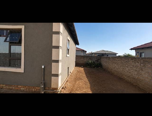 2 BEDROOM FREEHOLD FOR SALE IN VANDERBIJLPARK CE 4